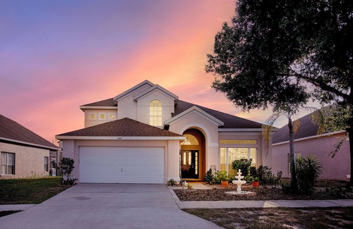 Lake Davenport Estates Casa | The Orlando Bungalow: WITH POOL! Spacious Home Only 15 Minutes to Disney World!