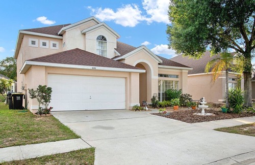 Lake Davenport Estates Casa | The Orlando Bungalow: WITH POOL! Spacious Home Only 15 Minutes to Disney World!