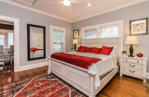 East Lake Morton Casa | The Osceola Historic District Charm - 10 Minute Walk to FSC & Downtown Lakeland