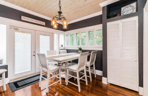 East Lake Morton Casa | The Osceola Historic District Charm - 10 Minute Walk to FSC & Downtown Lakeland