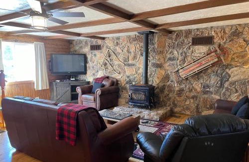 Red River Casa | The Outback On The Creek - No Pets Allowed