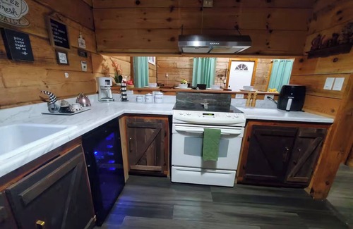 Kodak Cabina | The Outdoor Oasis –You Get $1089 Attraction Tickets per paid day, Dollywood Inc