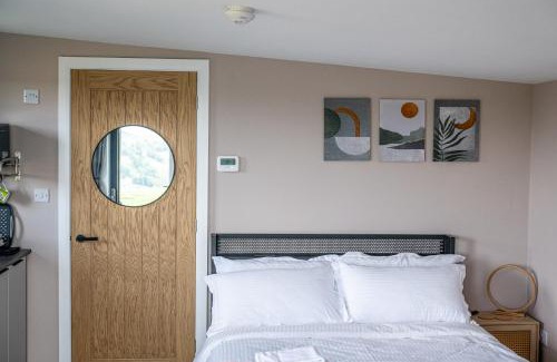 Crich Cabina | The Outside-Inn Wirksworth