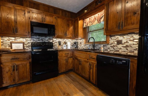 Springmaid Mountain Cabina | The Overlook - Sleeps 6