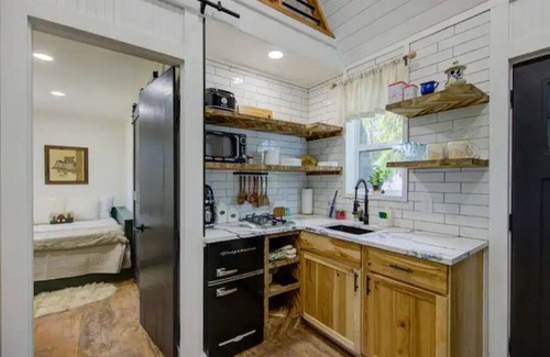Lake Luzerne-Hadley Casa | The Owl's Nest Tiny Home - Pet Friendly