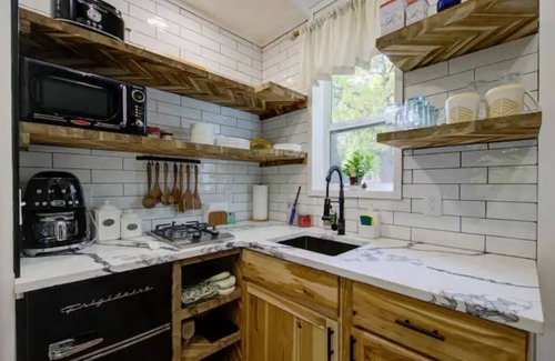 Lake Luzerne-Hadley Casa | The Owl's Nest Tiny Home - Pet Friendly