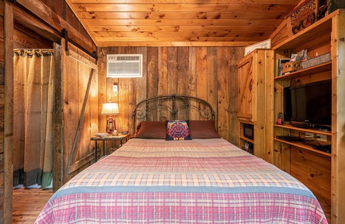 Robbinsville Casa | The Owl's Perch (5 inch clearance needed)