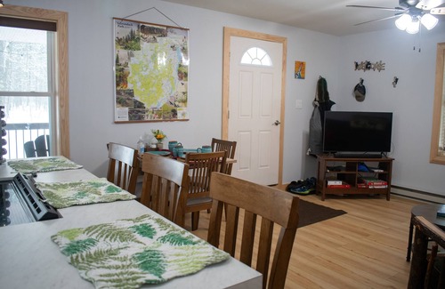 Jay Cabina | The Owl’s Nest. Cozy cabin near the High Peaks Wilderness. Pet-Friendly!