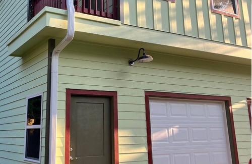 Oakhurst Casa | The Owl’s Perch – Comfortable 2 Bed and 2 Bath ADU Home with Parking