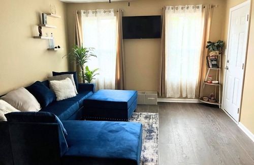 Oakhurst Casa | The Owl’s Perch – Comfortable 2 Bed and 2 Bath ADU Home with Parking