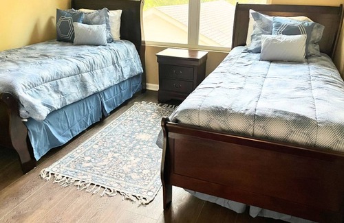 Oakhurst Casa | The Owl’s Perch – Comfortable 2 Bed and 2 Bath ADU Home with Parking