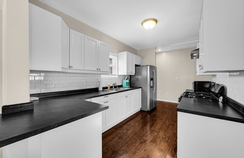 Ottawa Casa | The Pad on Pine - Ottawa’s Best!