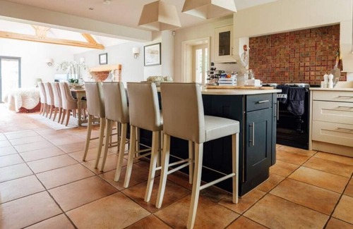 Grimley Casa | The Paddock - Luxury 5 Bed with Swimming Pool!