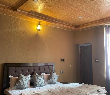 Shimla Cabina | The Pahadi House
