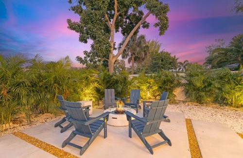 Arlington Park Casa | The Palace on Clematis – Siesta Key Vacation Home with Large Pool, Firepit & Great Location