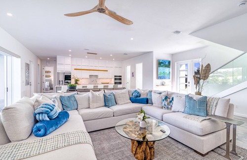 Arlington Park Casa | The Palace on Clematis – Siesta Key Vacation Home with Large Pool, Firepit & Great Location
