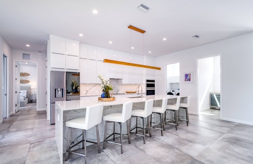 Arlington Park Casa | The Palace on Clematis – Siesta Key Vacation Home with Large Pool, Firepit & Great Location
