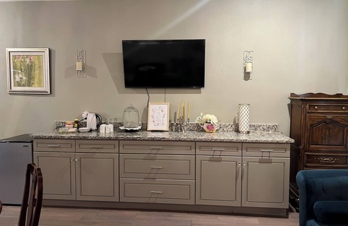 Roswell Casa | The Palace with private hot tub, sauna & fitness room.