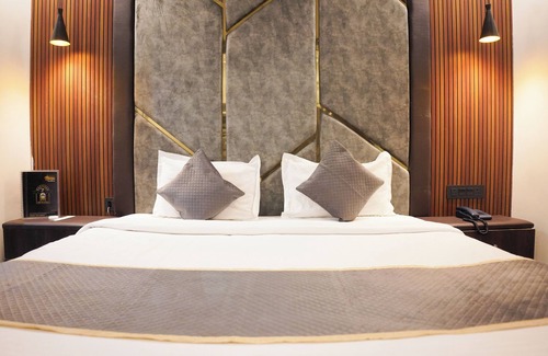 Gomti Nagar Hotel | The Palatial Hotel