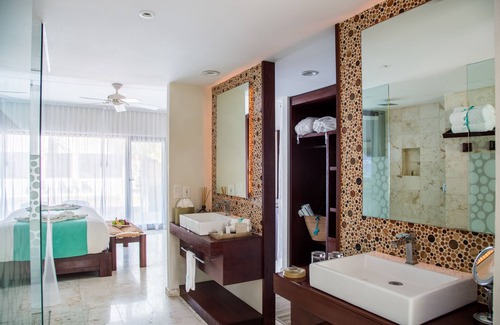 Centro Hotel | The Palm at Playa