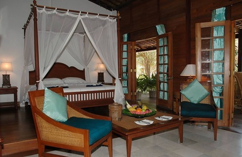 Ngwe Saung Hotel | The Palm Beach Resort