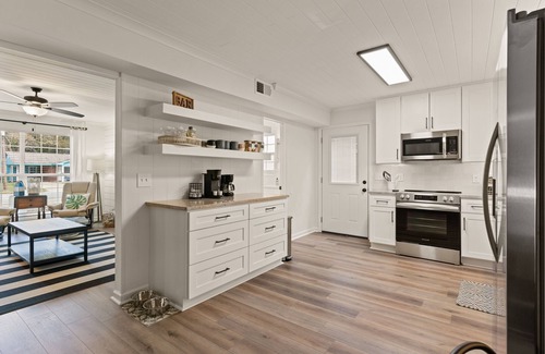 Jekyll Island Casa | The Palm - Renovated w/ Game Room!