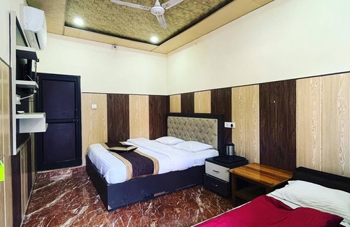 Dhunar Gaon Hotel | The Palm Resort