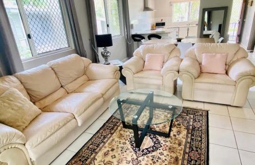 Gray Apartamento | The Palms 3 bedroom comfort in quiet court