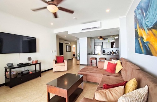Barrio Los Villalobos Apartamento | ¡Este ático frente a la playa de Palms Jaco ofrece las vistas más espectaculares de Jacó!