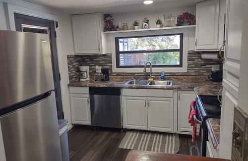 Seffner Casa | The Palms Oasis - Pool Getaway - Sleeps 14 - Central I-4 & 75