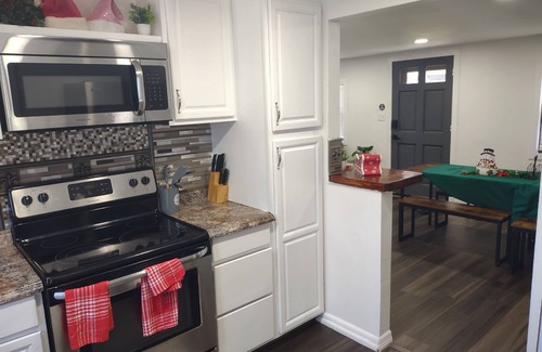 Seffner Casa | The Palms Oasis - Pool Getaway - Sleeps 14 - Central I-4 & 75