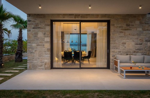 Tkon Villa | The Palms Resort - Villa Beach III