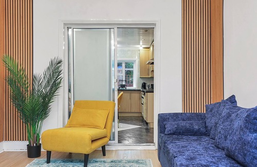 Leabridge Casa | The Panel Guest House by Harlington