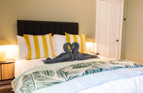 Redcar Casa | The Parade -Corner Plot Getaways