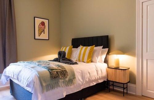 Redcar Casa | The Parade -Corner Plot Getaways