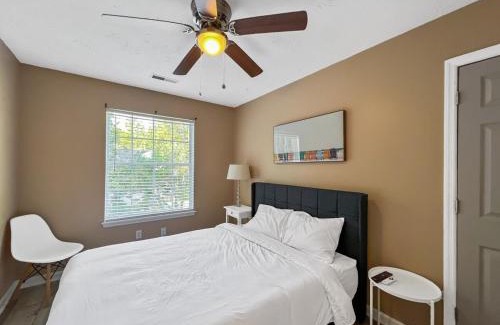 Summerville Casa | The Paramour comfy home with ground floor bedroom and fenced in yard