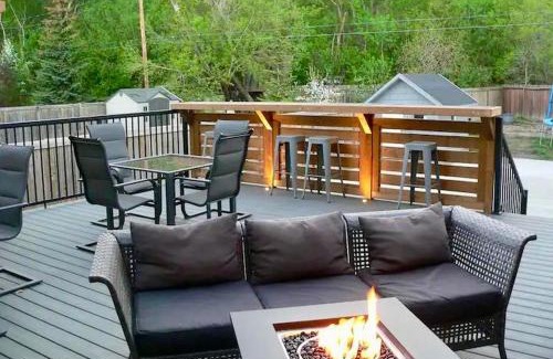 Sunnyside Casa | The Park House Retreat with Hot Tub