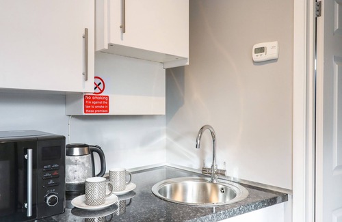 Kingskerswell Cabaña | THE PARK INN PIGGERY, pet friendly, with a garden in Kingskerswell