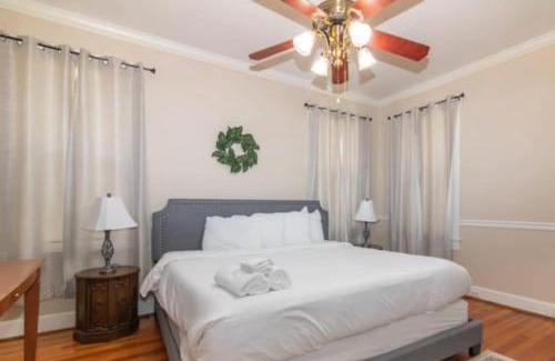 Columbus Casa | The Parkside Cottage Lakebottom Park at Doorstep!