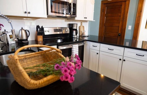 Roanoke Apartamento | The Winona House has been designed with the guest in mind