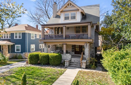 Midtown - Westport Apartamento | The Parlor - 2BD/1BA Furnished Midtown Apartment - 30 day minimum