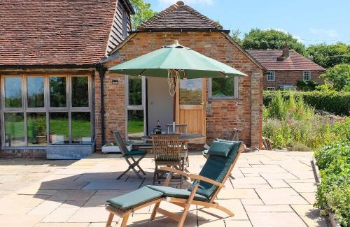 Cowbeech Casa | The Parlour
