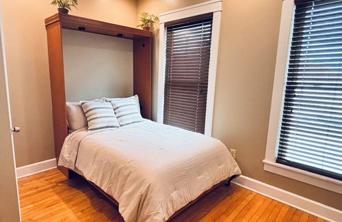 Historic Downtown Racine Apartamento | The Party on 6th!