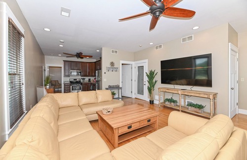 Historic Downtown Racine Apartamento | The Party on 6th!