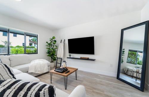 Homestead Casa | The Pass-Through 2 Brand New Modern Villa