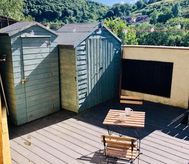 Bargoed Casa | The Pathfinder's Retreat - 1 bedroom house