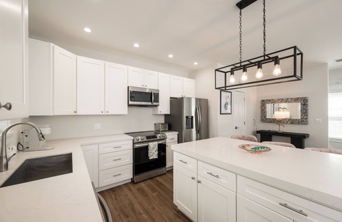 White Street Gallery District Casa | The Pathway To Paradise