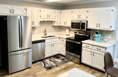 Olive Branch Casa | The Pavilion - Cozy 3BR w/ Two Car Garage In Great Neighborhood