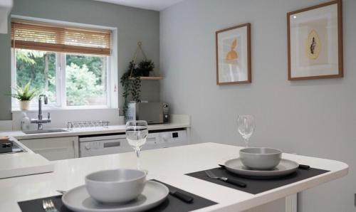 Wakefield Casa | The Pavilion - Stunning, 4 Bedroom House with Free Parking