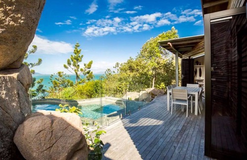 Picnic Bay Casa | The Pavilions - spectacular home with amazing Coral sea views